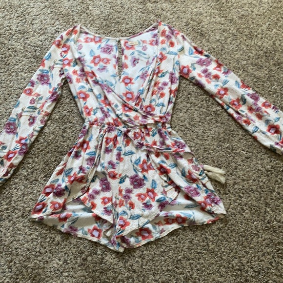 Hollister Pants - Hollister Long Sleeve Colorful Romper (XS)